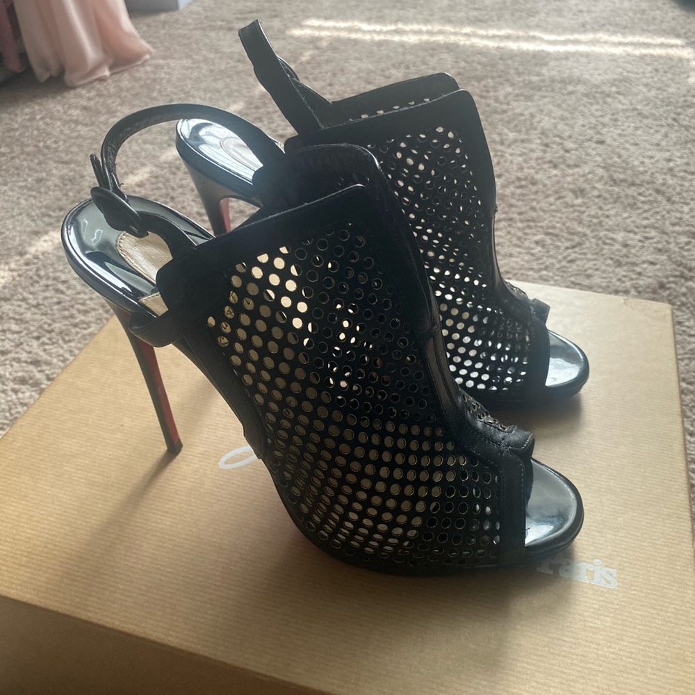 40.5 | Christian Louboutin | Escriminette 120